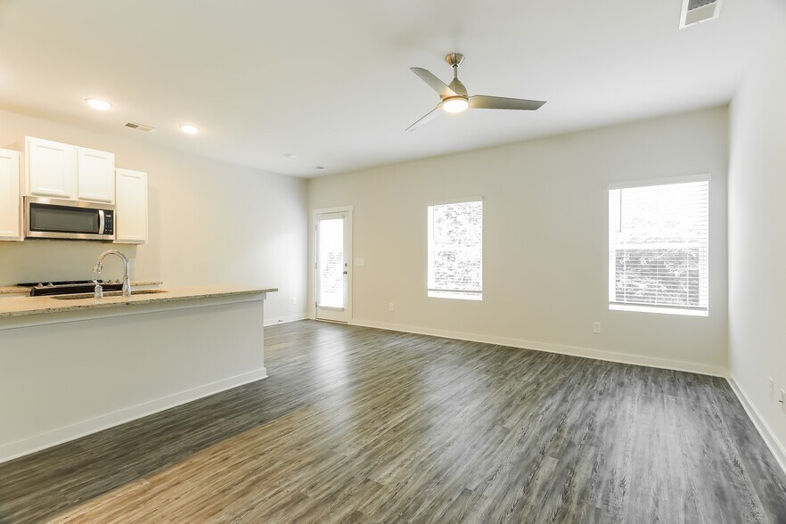 Building Photo - 5400 Cedar Creek Dr