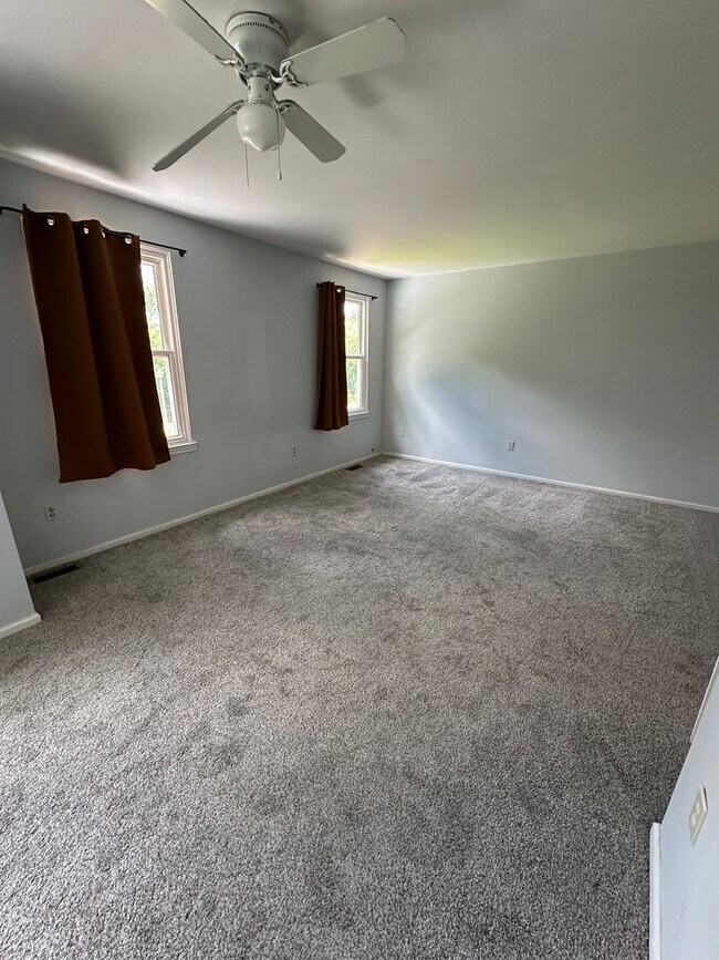 Building Photo - Nice 2 bedroom townhome with a view!