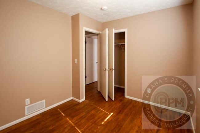 Building Photo - Charming 6 Bed 2 Bath Home Near the Offutt