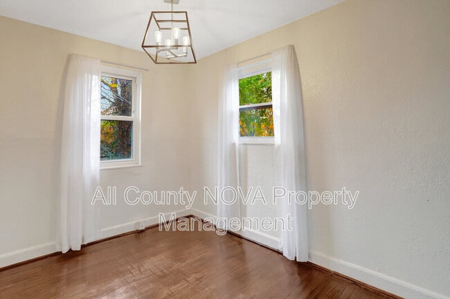 Building Photo - 2238 Farrington Ave