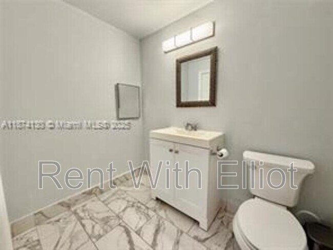 Building Photo - 2015 SE 10th Ave