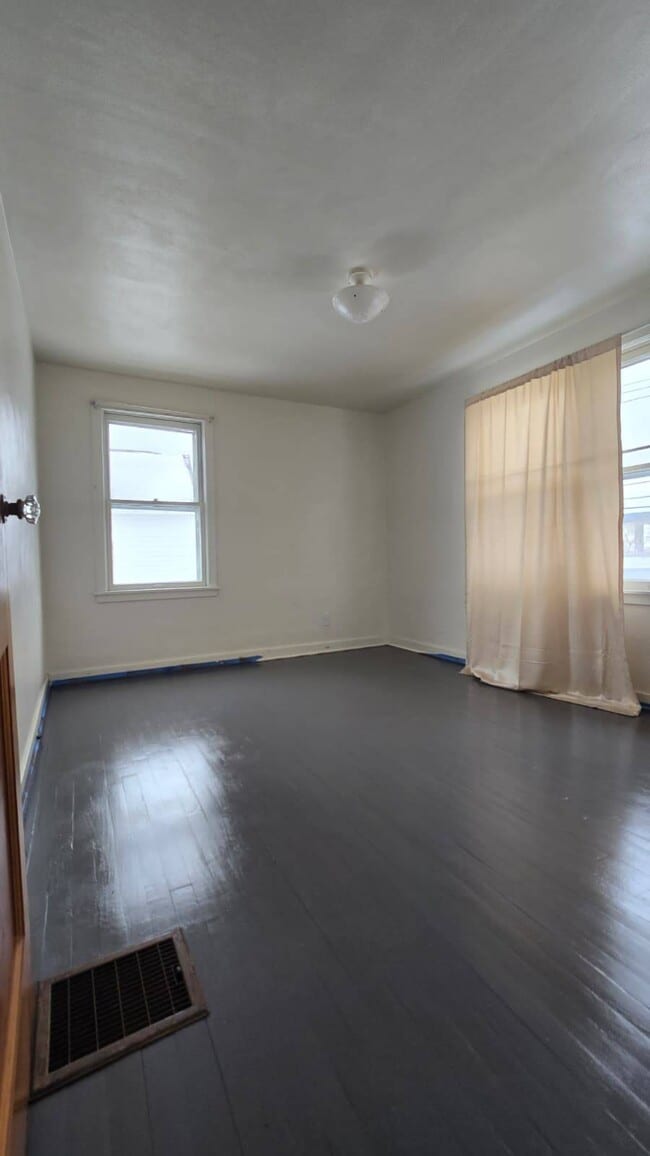 Building Photo - 610 Dickson St