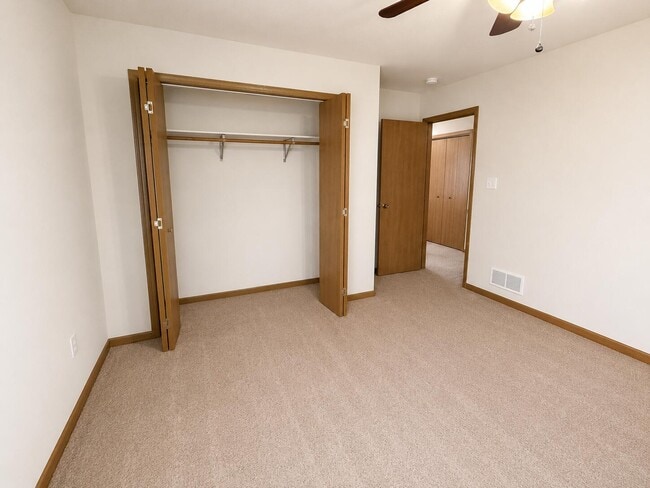 Building Photo - 4006 Meadow View Dr