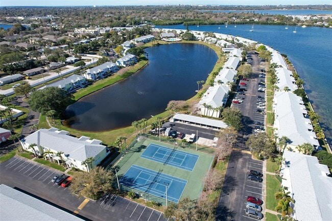 Building Photo - 204 Pompano Dr SE