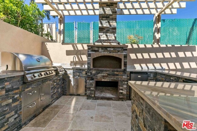 Building Photo - 18933 Kilfinan St