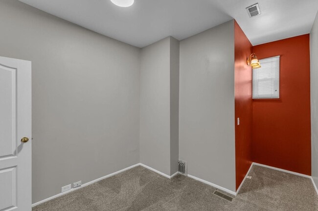 Building Photo - 951 E 700 S