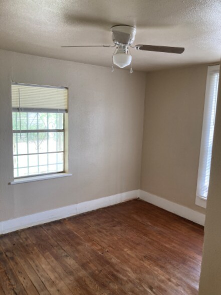 Building Photo - 430 Ferris Ave