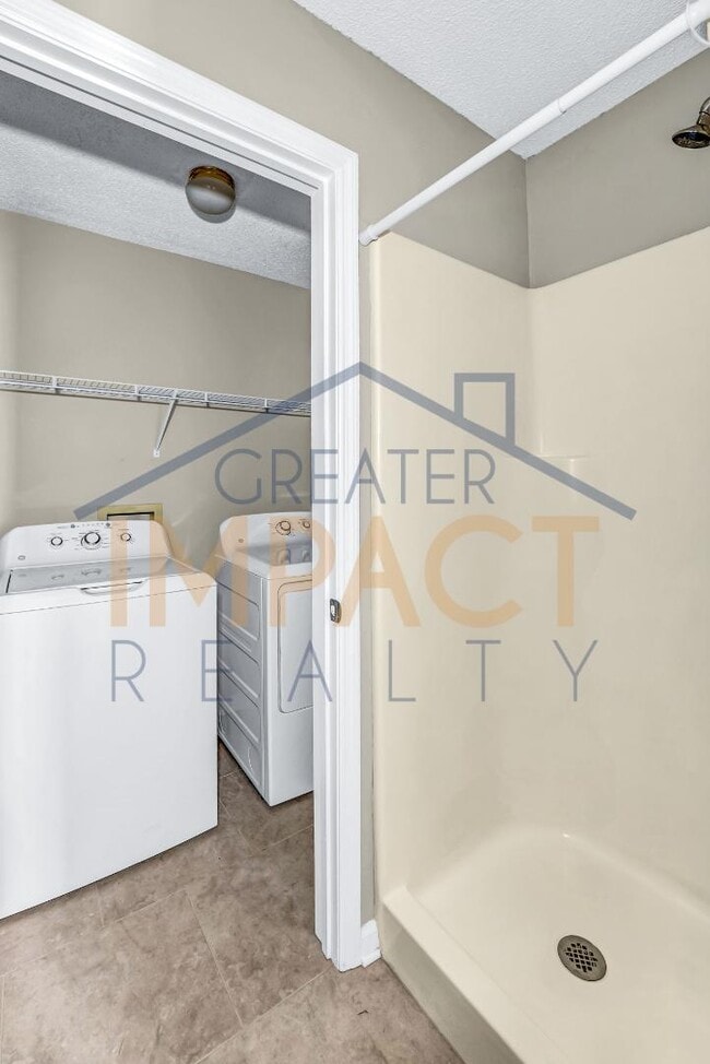 Building Photo - 1045 Blinken St