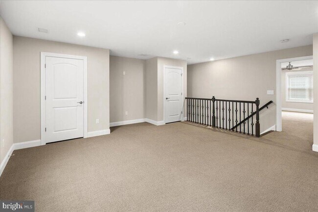 Building Photo - 48 Samjan Cir