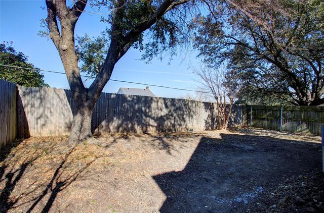 Building Photo - 10702 Tall Oak Dr