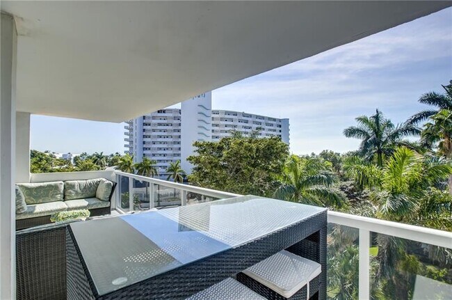 Building Photo - 2841 N Ocean Blvd