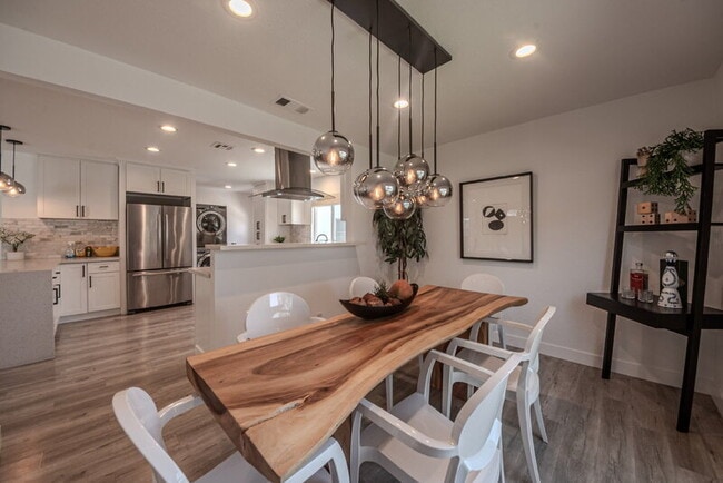 Building Photo - 3914 Somerset Dr