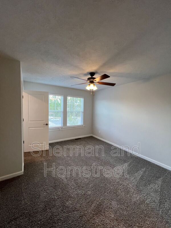 Building Photo - 7008 Hummingbird Dr