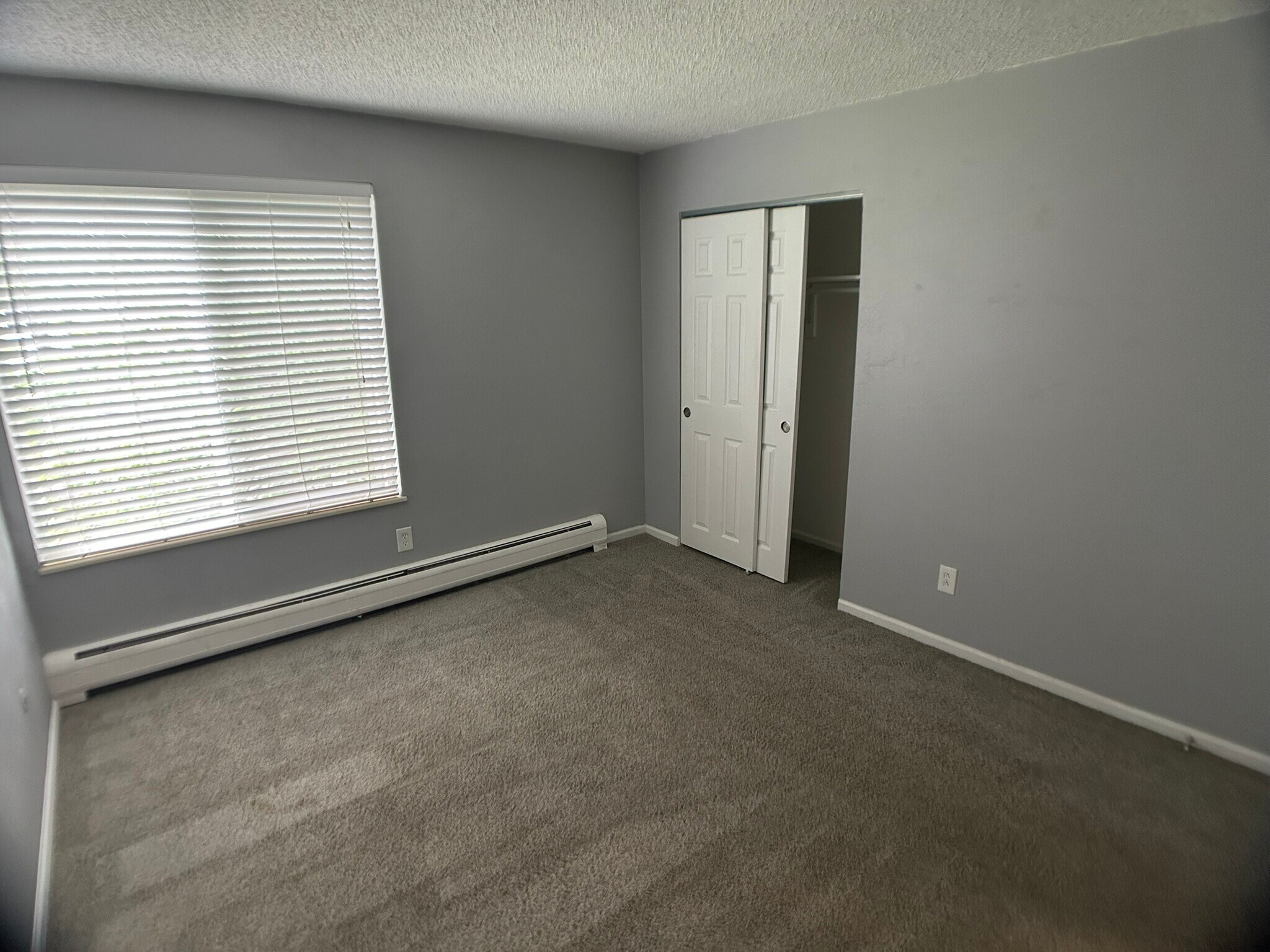Building Photo - 1400 Golden Cir