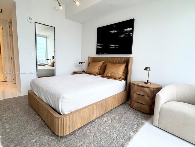 Building Photo - 300 Biscayne Blvd Way
