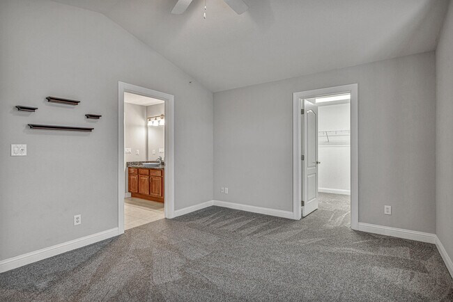 Building Photo - 4666 Sagewood Cir