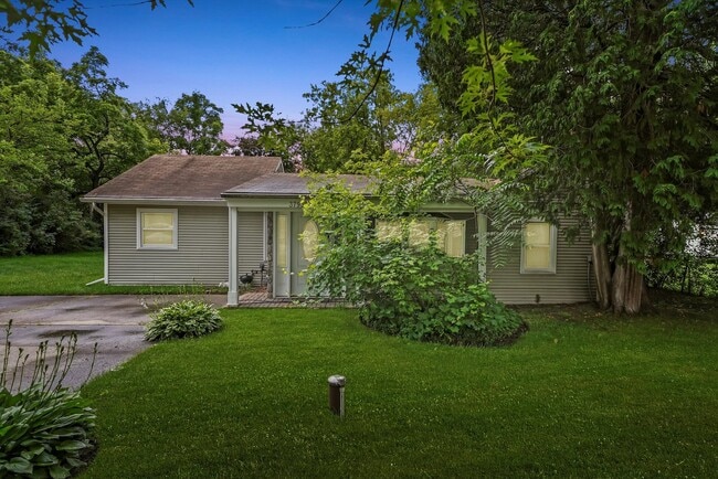 Building Photo - 37936 N Wilson Ave