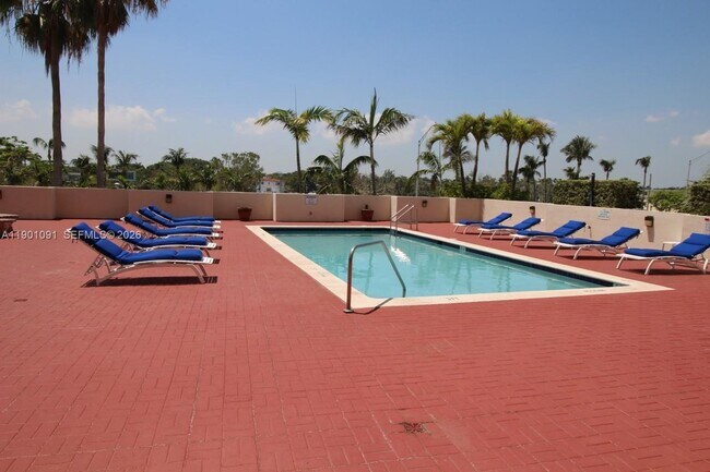 Building Photo - 6422 Collins Ave