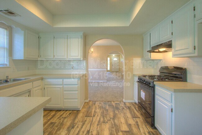 Building Photo - 2520 W Honolulu St