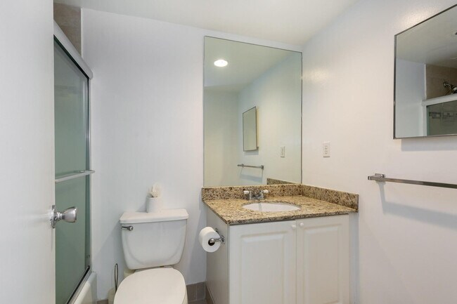 Building Photo - 3901 S Ocean Dr