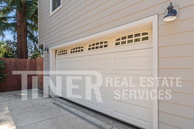 Building Photo - 705 Orange Grove Way