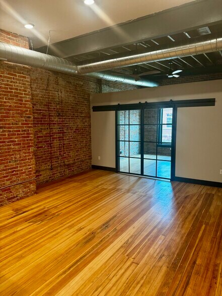 Building Photo - 124 W 3rd St