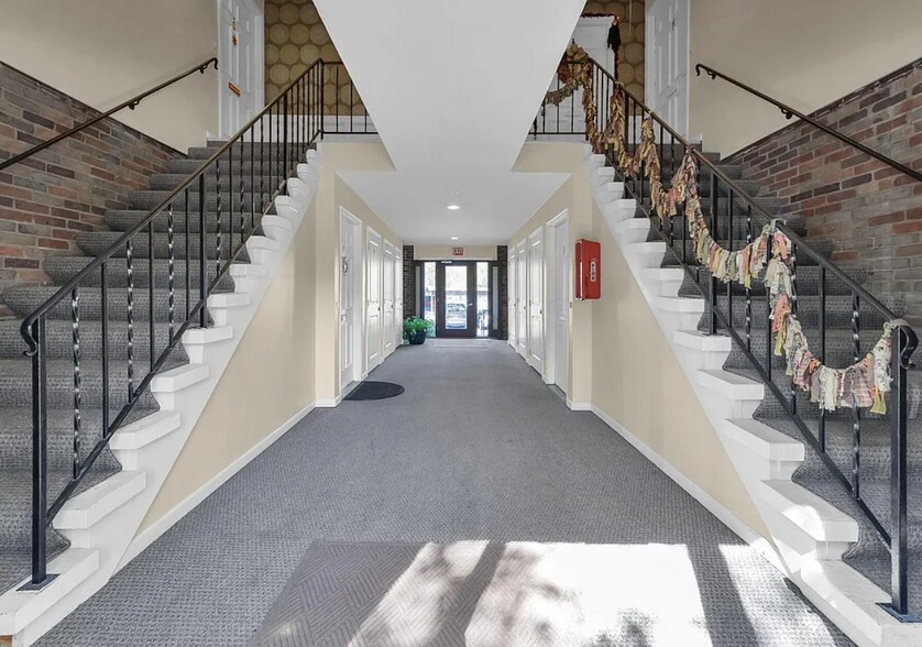 Building Photo - 652 Olde Towne Ave