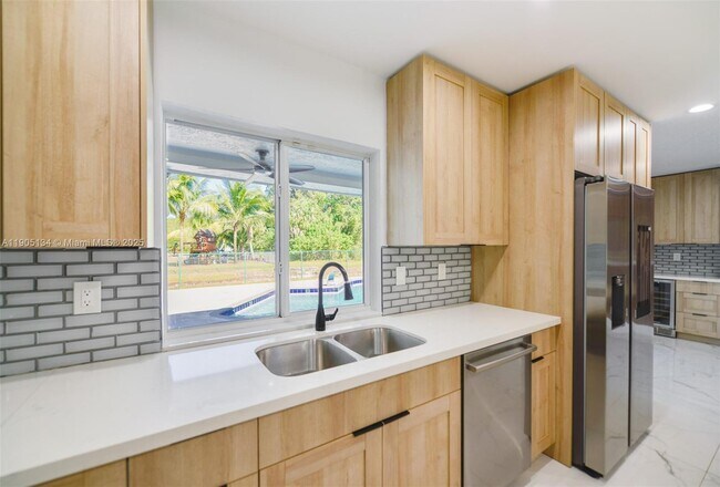 Building Photo - 11811 NW 5th Ct