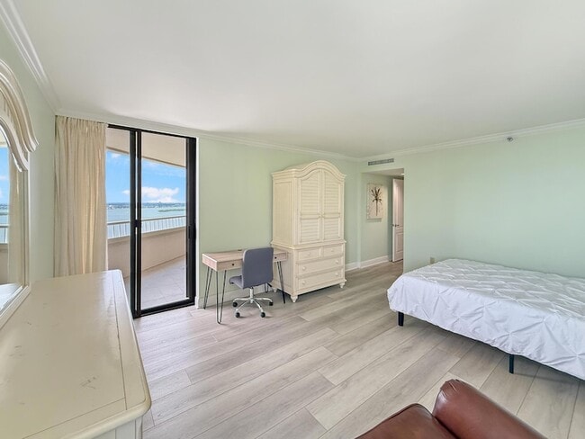 Building Photo - 5080 N Ocean Dr
