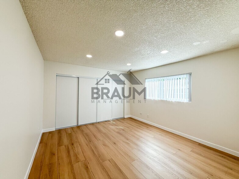 Building Photo - 6612 Sylmar Ave