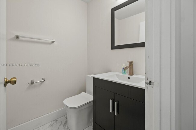 Building Photo - 10073 SW 117th Ct