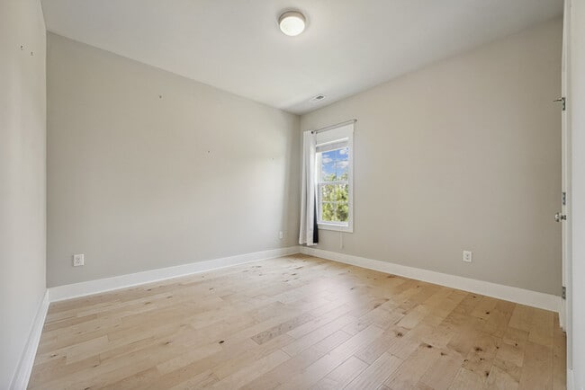 Building Photo - 444 Beacon Ridge Blvd