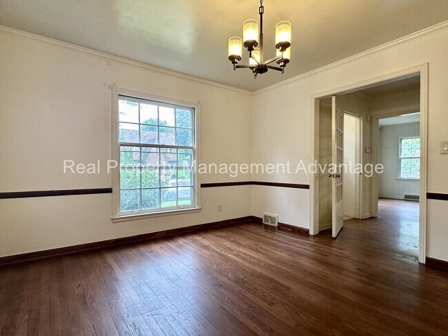 Building Photo - Charming Colonial-Style Home in the Desira...