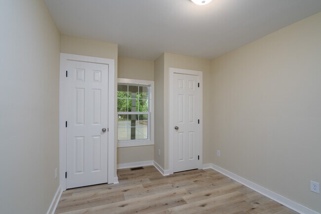 Building Photo - 185 Garden Ln