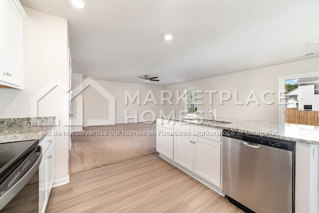 Building Photo - 3051 Cres Lk Ln