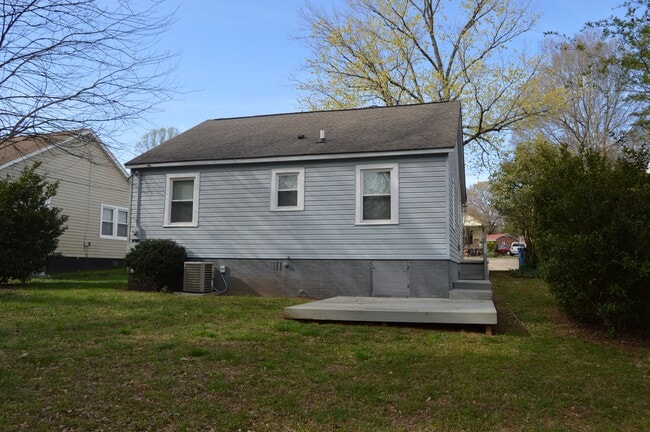 Building Photo - 313 W Bingham St