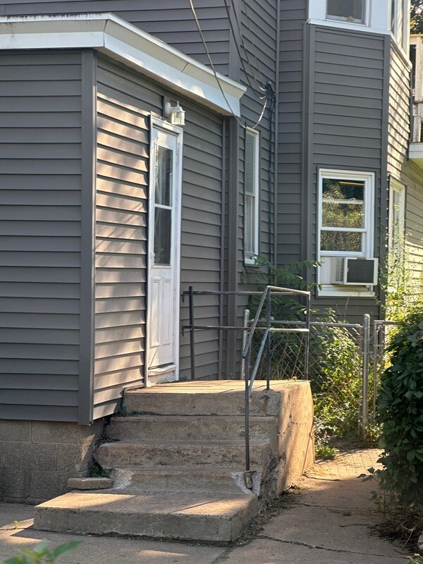 Building Photo - 1233 7th St