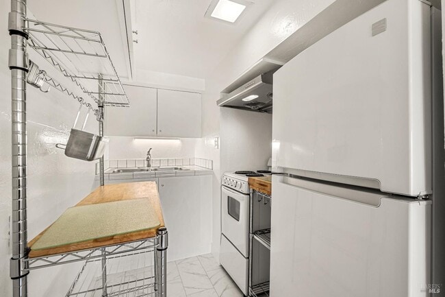 Primary Photo - 36 Edwards Ave