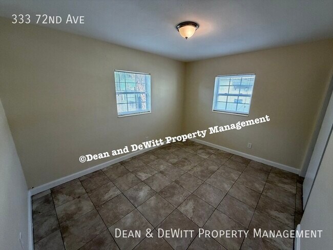 Building Photo - 333 72nd Ave