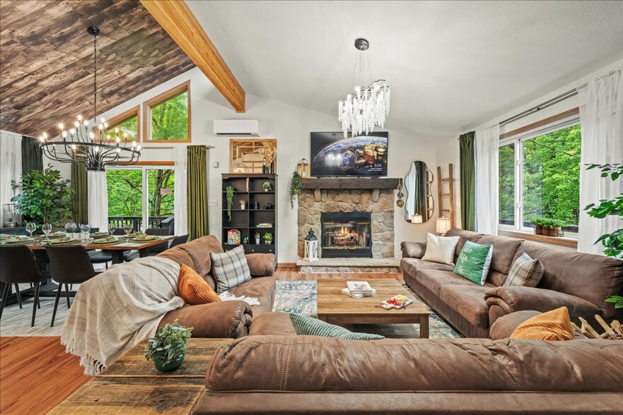 Primary Photo - 194 Chapman Cir