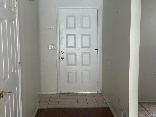 Building Photo - 10 Kensington Way