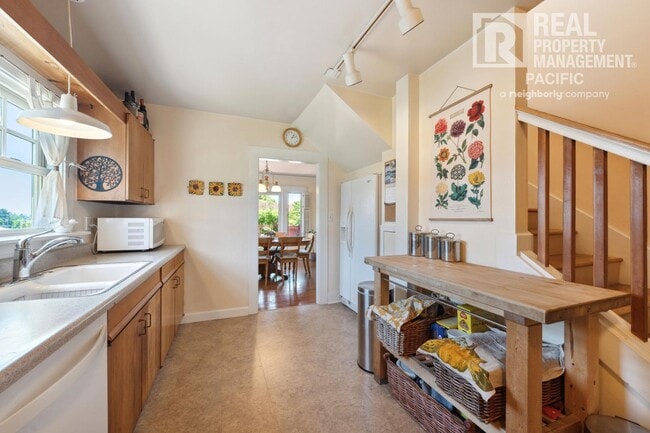 Building Photo - Beautiful North Berkeley Craftsman with Bay View