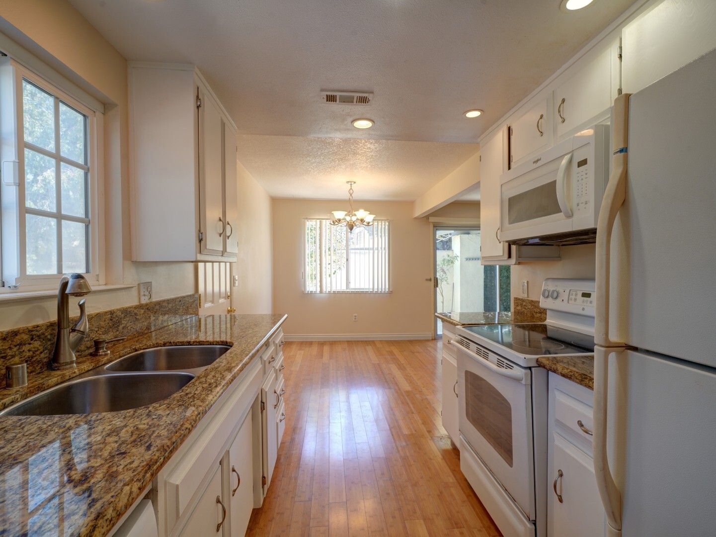 Building Photo - 1750 Prefumo Canyon Rd