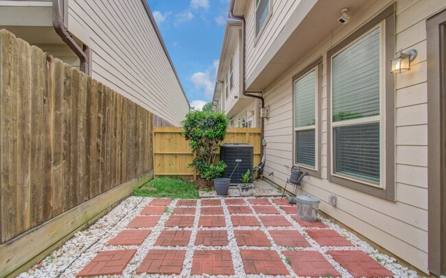 Building Photo - 4908 Crawford St