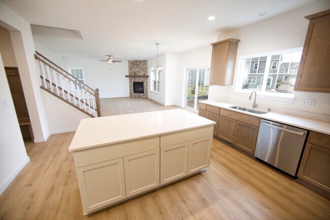 Building Photo - N116W7245 Oakmont Dr