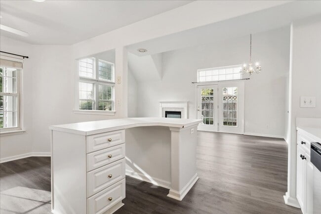 Building Photo - 3BR Townhouse | Main-Level Primary Suite | Gables at York County | Near Langley AFB & NASA
