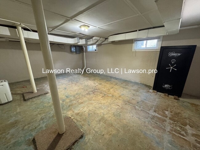 Building Photo - Charming and Updated Home in Raleigh Court with Fenced In Yard, Lawn Care Included!