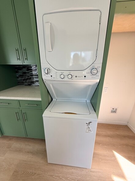 In Unit Washer & Dryer - 1346 W 222nd St