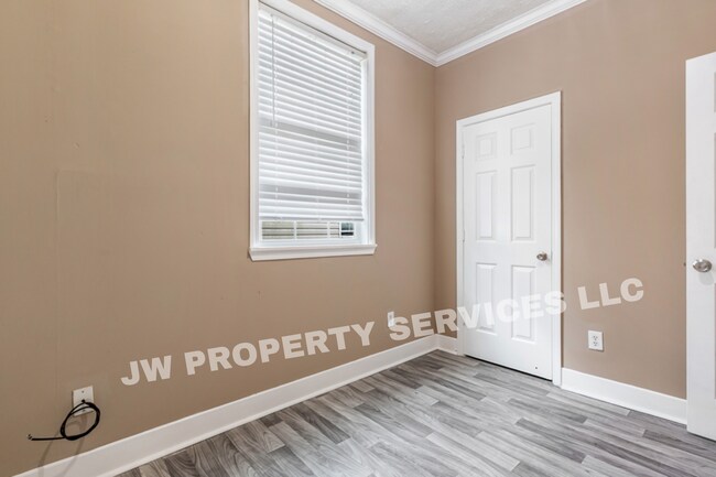 Building Photo - Spacious Pet-Friendly 3-Bedrooms Home in New Orleans