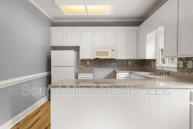Building Photo - 933 Beechwood Dr